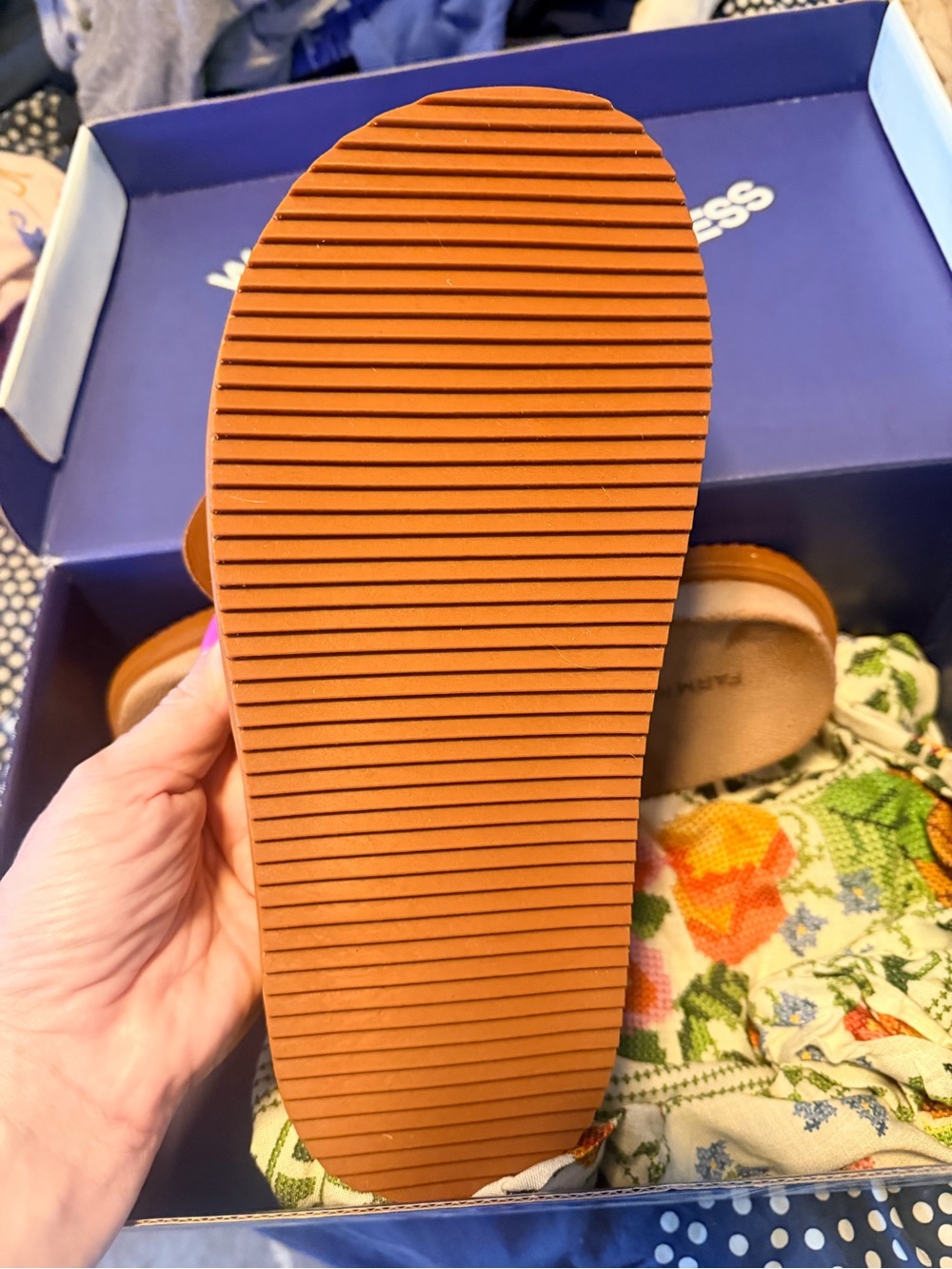 FARM RIO Tan Slide Sandals with Leaf Accent NWT IN BOX - Picture 2 of 8